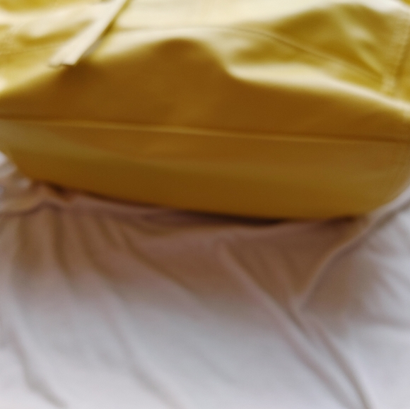 Reitmans yellow purse like new - Picture 5 of 5